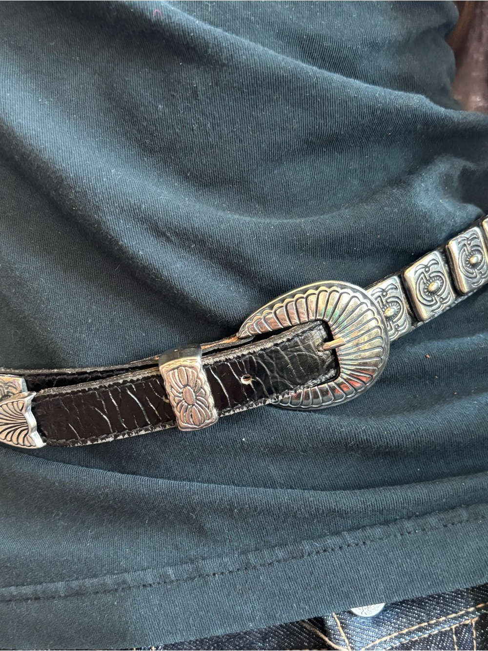 Vintage Omega Western Belt
Made in USA 🇺🇸 
Black embossed leather
Small